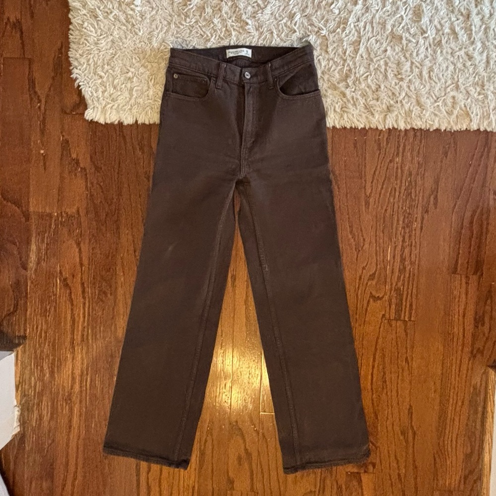 Abercrombie High Rise 90s Relaxed Jean in Brown Sz 26